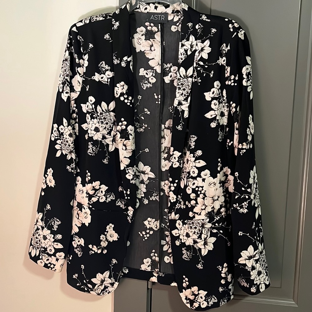 ASTR Floral lightweight blazer